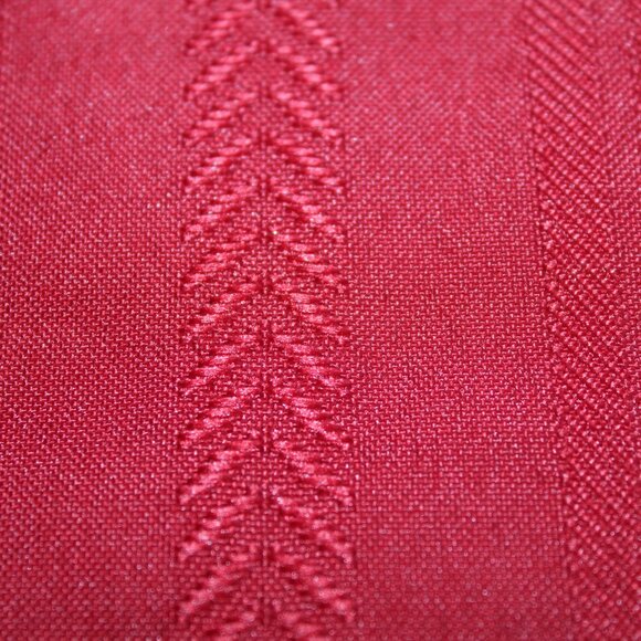 Holiday Table Linen Set Red Laura Tablecloth With 2 Red 2 Green Place Mats - Picture 5 of 13